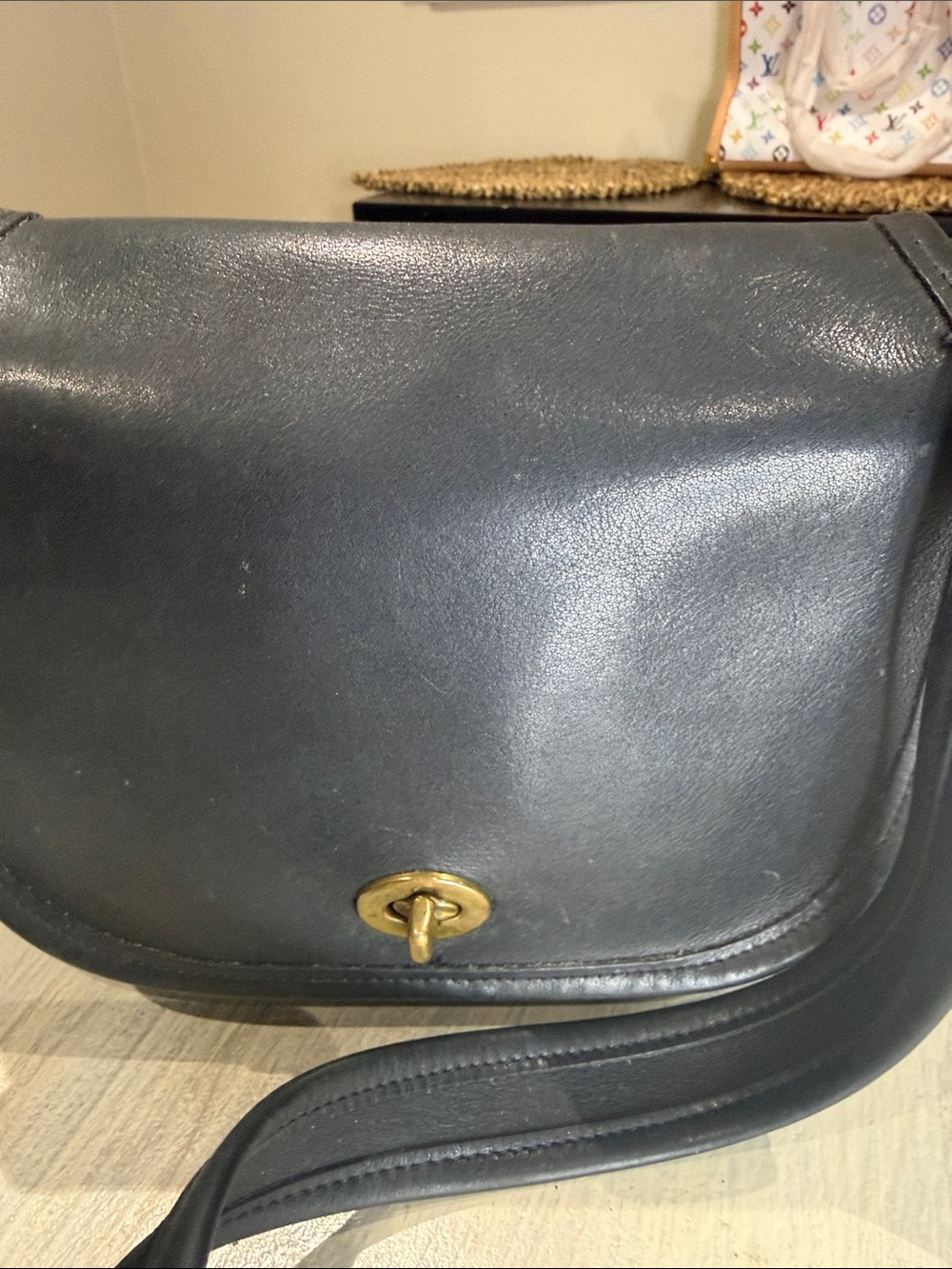 Vintage Coach Legacy Small Flap Black Leather Crossbody with Gold Turnlock - Picture 3 of 16